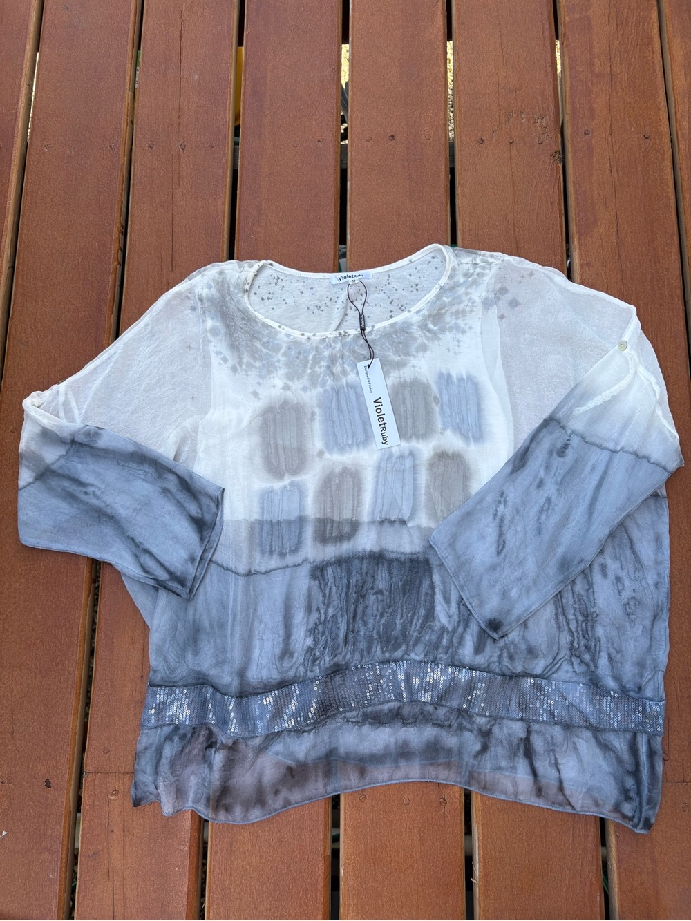 Violet Ruby Women's Gray and White Tie-Dye Pullover Blouse Boho Y2K Sequin